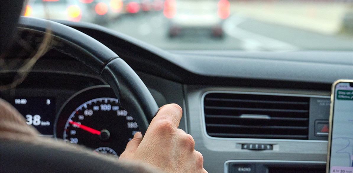 El vehículo privado sigue siendo el medio de transporte predominante, tanto en los desplazamientos al centro de trabajo como en los viajes de negocios. Sólo el 27% opta por el transporte público, tres puntos más que en el resto de Europa